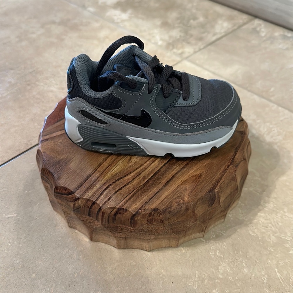 GUC Nike Air Max 90 LTR Grey/Black size 6C - Picture 1 of 3